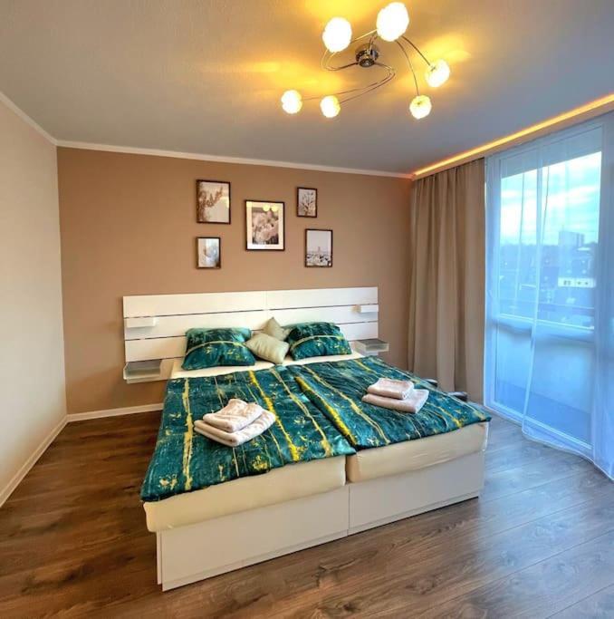 Grosse 3-Zimmer Wohnung, Zentrale Lage. Muelheim an der Ruhr Exterior photo